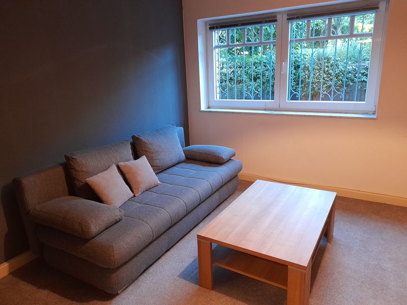 2 Zimmer Souterrainwohnung nur für Pendler*in/Student*in